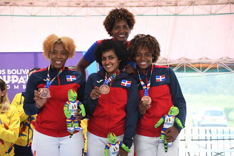 Esgrima gana medalla de bronce por equipos