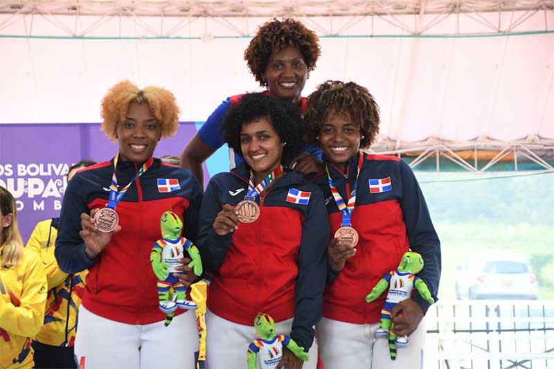 Esgrima gana medalla de bronce por equipos