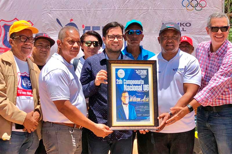 Torneo de Béisbol U-6 es dedicado al periodista  William Aish