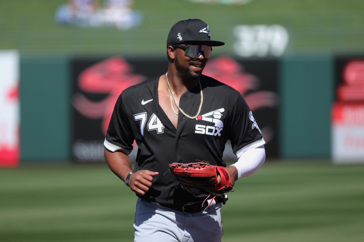 Jiménez conectó jonrón en su primer partido en MLB desde abril