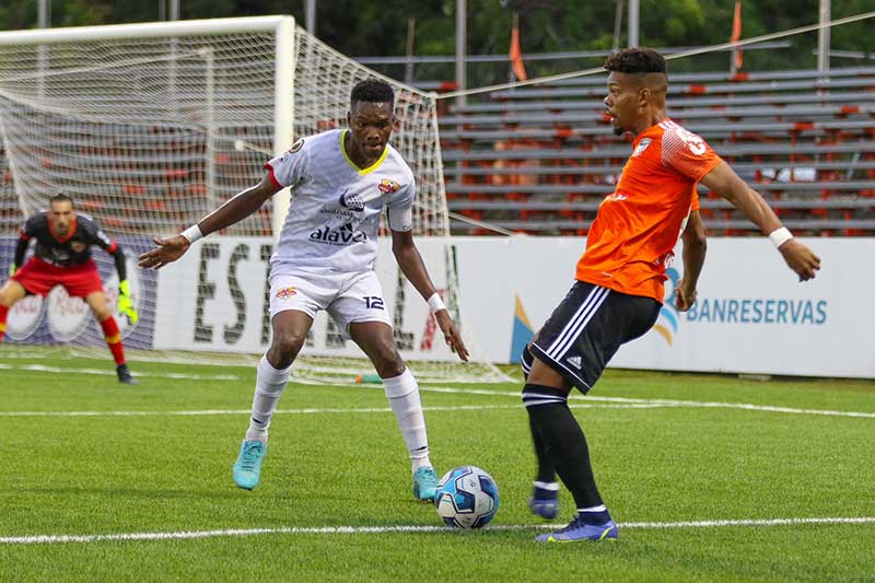 Cibao FC y Vega Real pactaron en un disputado partido