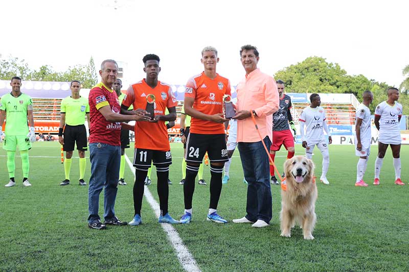 Cibao FC reconoce a sus jugadores miembros de la Sedofútbol Sub-20