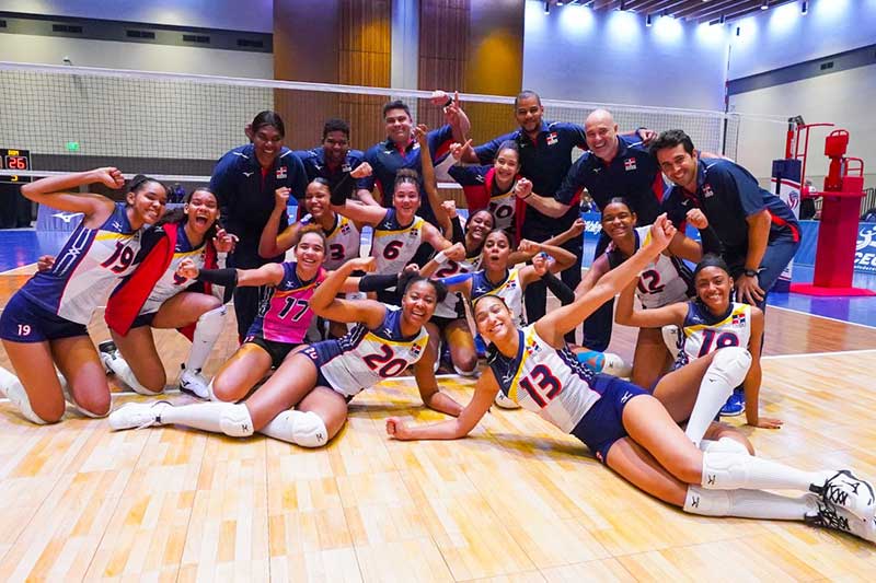 República Dominicana avanzó a las semifinales de la Copa Panamericana Sub-19 Femenina 2022 luego de vencer a Canadá en los cuartos de final, 3-1 (23-25, 25-12, 25- 12, 26-24) en el Cox Business Convention Center en Tulsa.