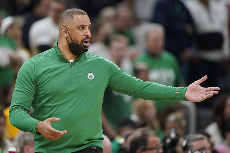 Celtics consideran suspender a Ime Udoka