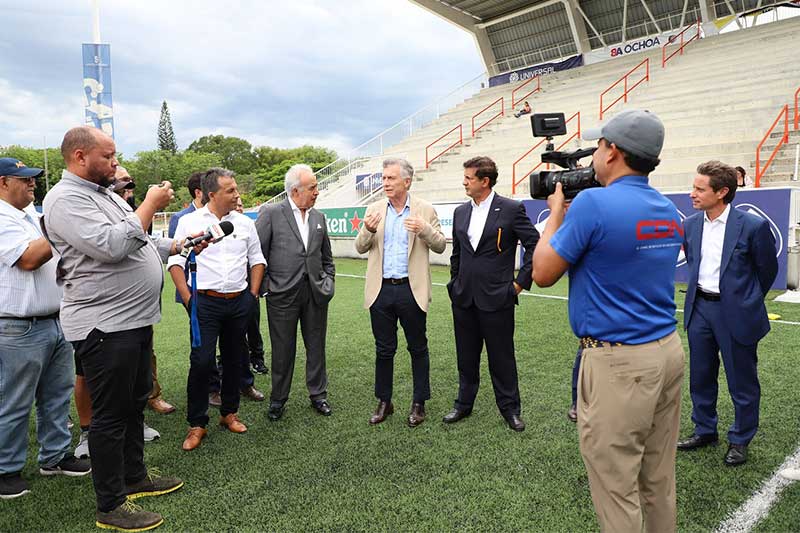 Mauricio Macri expresidente de Argentina y Boca Juniors visitó Cibao FC