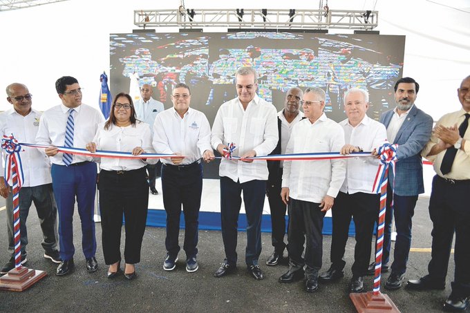Abinader entrega remozado complejo deportivo en Santo Domingo Este