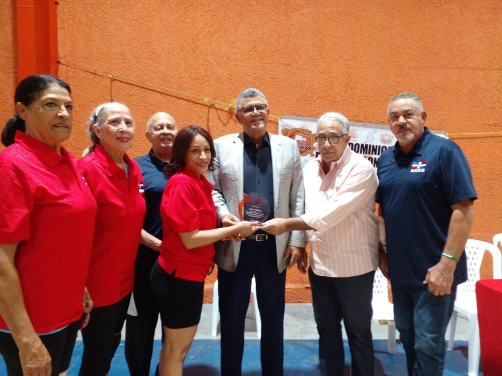 Rafael Villalona es reconocido por sus aportes al deporte dominicano