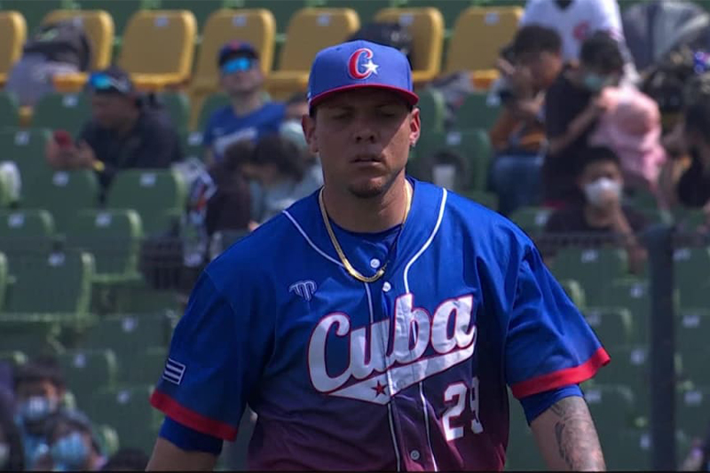 La Federación Cubana de Béisbol reclama diez millones de dólares a un pitcher desertor