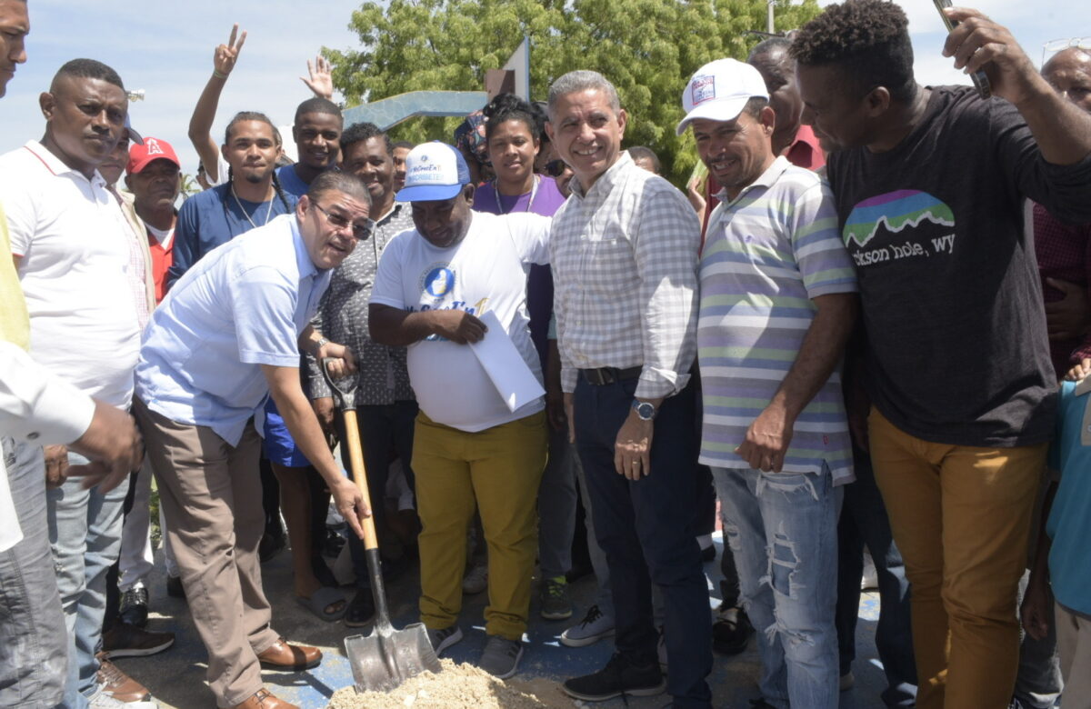 Camacho da inicio a remodelación de estadios en Cabral y Las Salinas