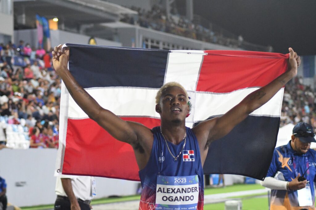 Alexander Ogando gana oro en 200 metros planos masculinos en los JCC