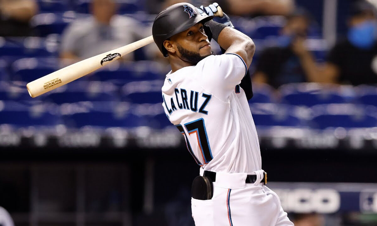 De la Cruz y Bell tronaron para darle la victoria a los Marlins