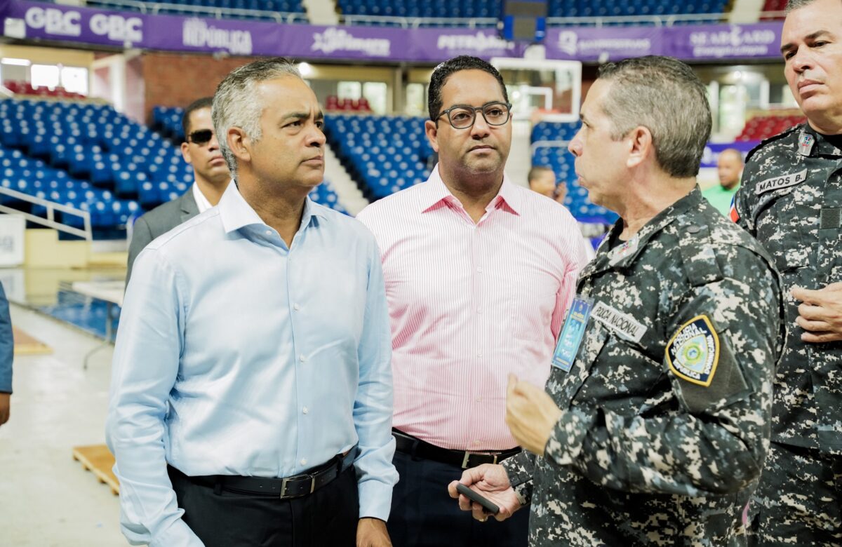 Joel Santos inspecciona Palacio de los Deportes sede oficial del TBS Distrito 2023