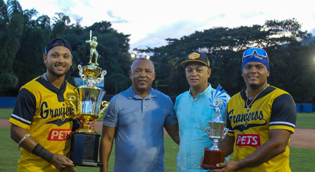 Granjeros ganan título de la Liga Nacional de Béisbol de Verano