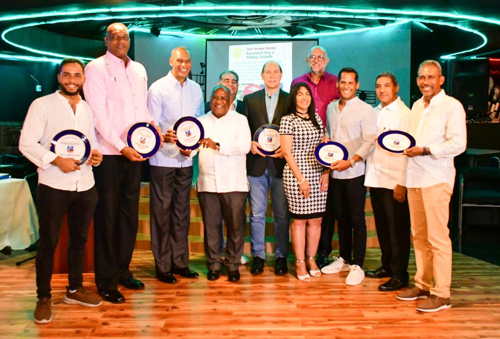 En 54 aniversario CAH, reconoce a “Luminarias del deporte”