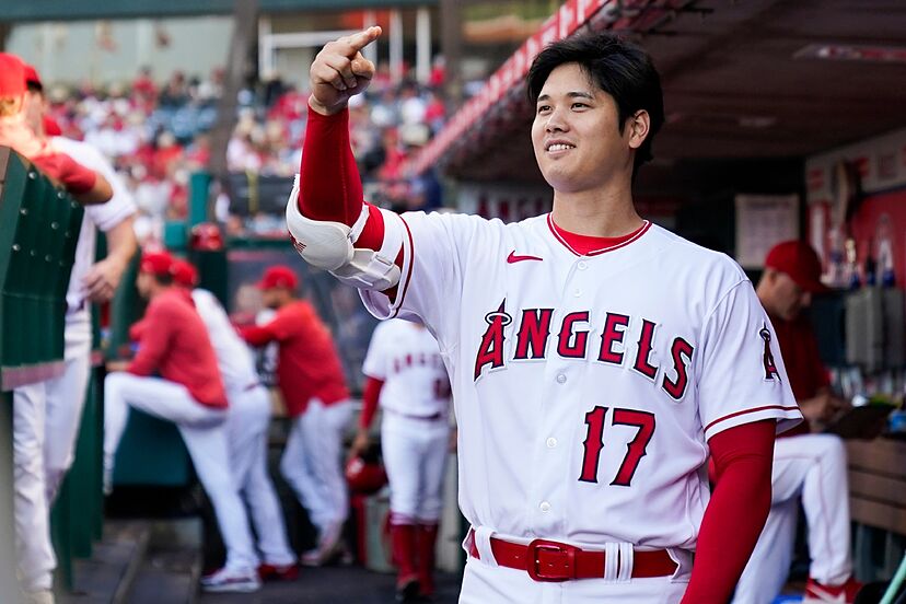 Ohtani dona guantes de béisbol a las escuelas de Japón