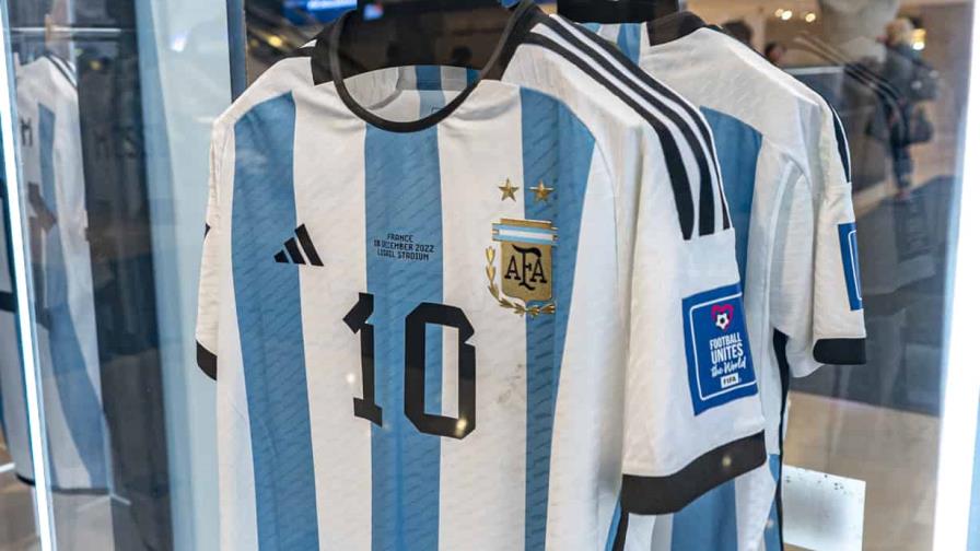 Messi sale costoso: seis camisetas suyas se subastan por 7,8 millones de dólares
