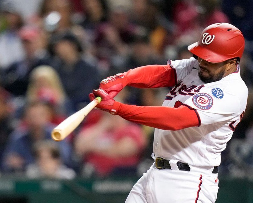Los Rojos y el veterano Jeimer Candelario acuerdan un contrato por tres años