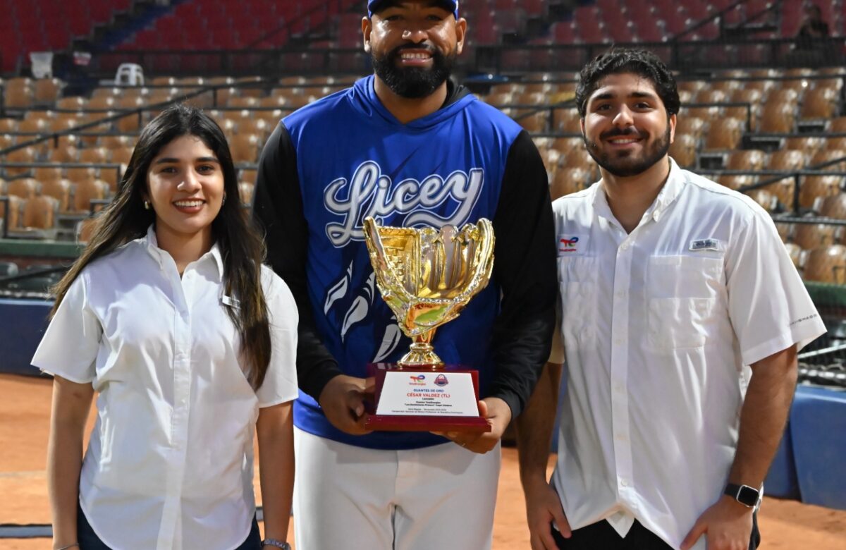 Entregan trofeos a los ganadores de premios Los Dominicanos Primero Cuqui Córdova