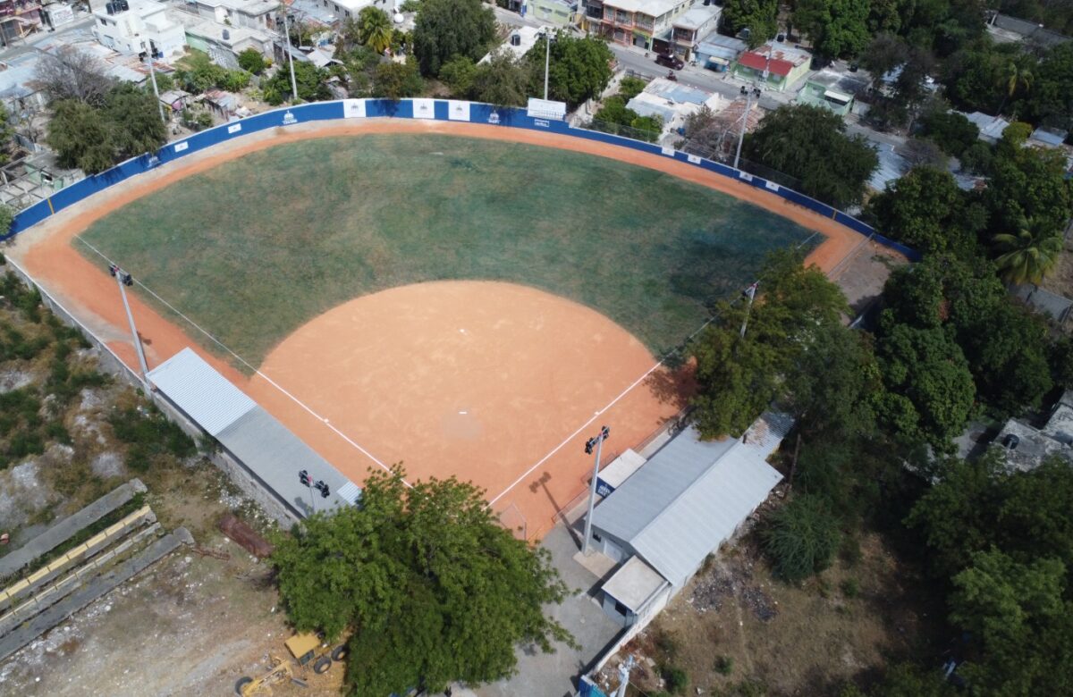 INEFI inaugura estadio de sóftbol Augusto Daneri García, en Azua