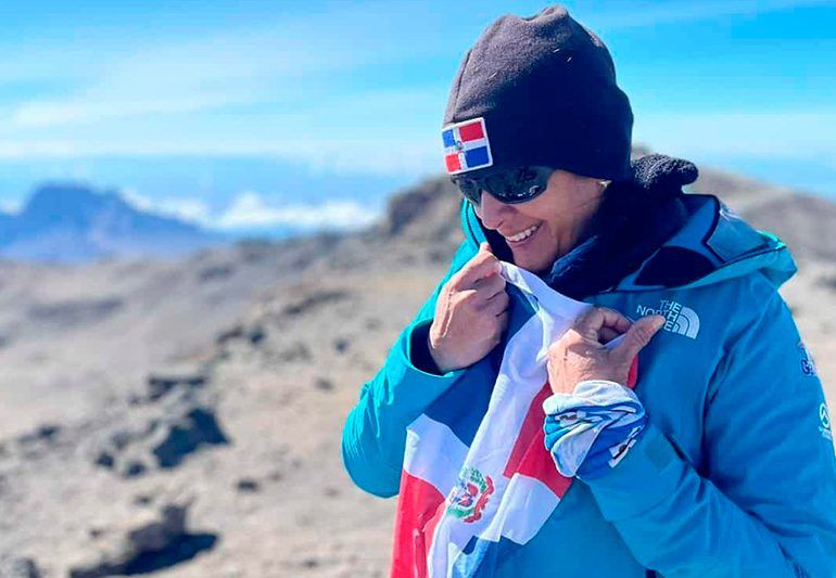 Thais Herrera planta la bandera dominicana en la cima del mundo
