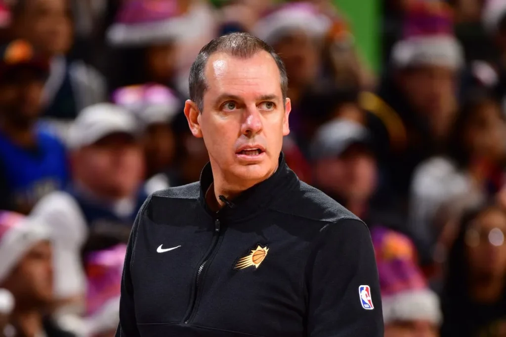 Los Suns han despedido al entrenador Frank Vogel