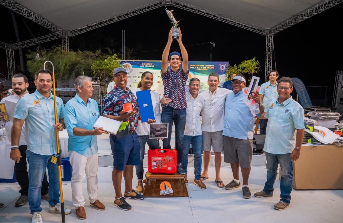 Equipo “Arecho Fishing Team gana torneo de pesca al Marlin Blanco.