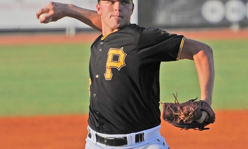 Gigantes anuncian firma de Tyler Cyr y Hunter Stratton