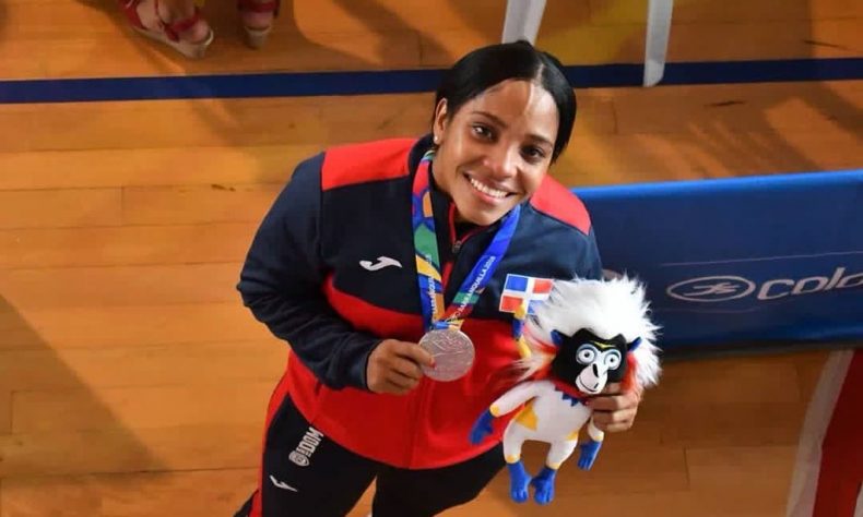 Karateca Karina Díaz se retira tras 16 años de carrera