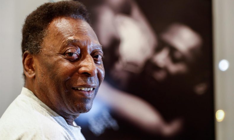 Pelé fue operado de un tumor en colon, dice está bien