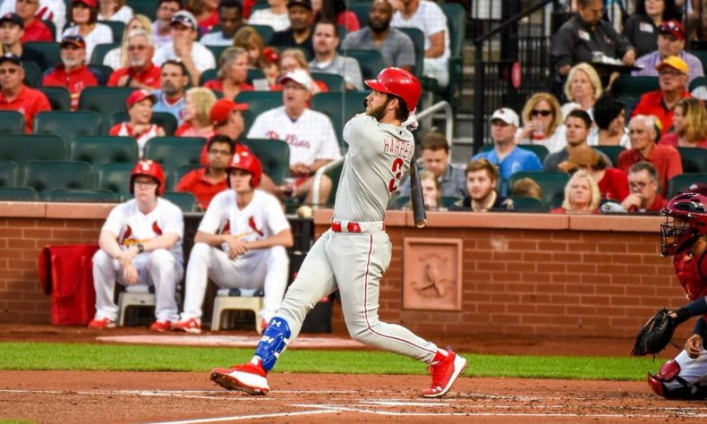 Bryce Harper conecta su pimer grand slam y Filis apalean a Cardenales