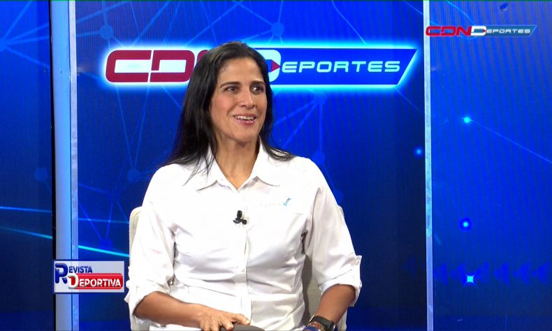 Thais Herrera la dominicana que llevo la bandera tricolor el Elbrús