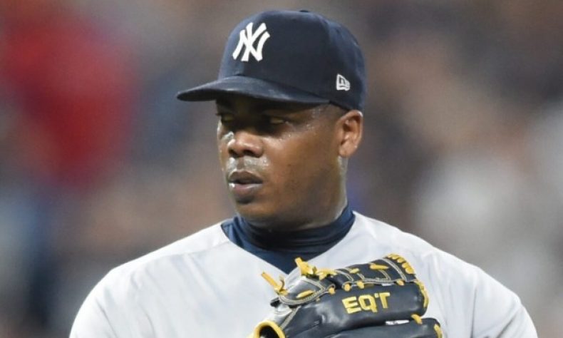 Tras dominar por la vía de los tres strikes a dos de sus oponentes, Chapman alcanzó su primer millar de ponches en las Grandes Ligas. El holguinero lo consiguió en 602 entradas y dos tercios de labor monticular entre Rojos, Cubs y Yankees.