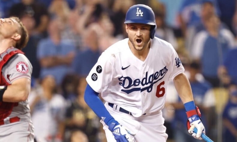 Turner gana título de bateo; Dodgers vencen a Cerveceros