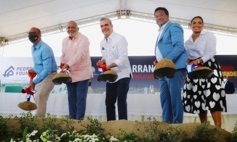 Presidente Abinader motiva a figuras del deporte dominicano unir voluntades para favorecer a niños y jóvenes