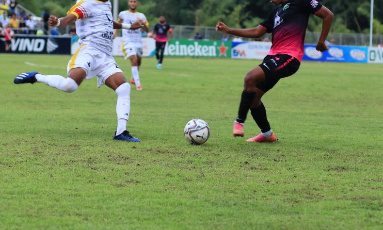 Vega Real le quita invicto a Jarabacoa FC