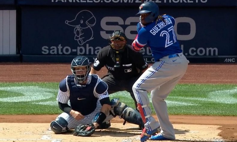 El cañonero dominicano Vladimir Guerrero Jr. sigue haciendo historia en su temporada 2021, y la estrella de los Azulejos llegó a los 40 jonrones en el partido del lunes contra los Yankees.
