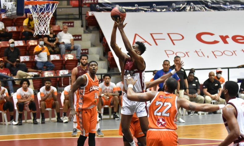 Thomas aparece y Cañeros sacan dramático triunfo ante Indios