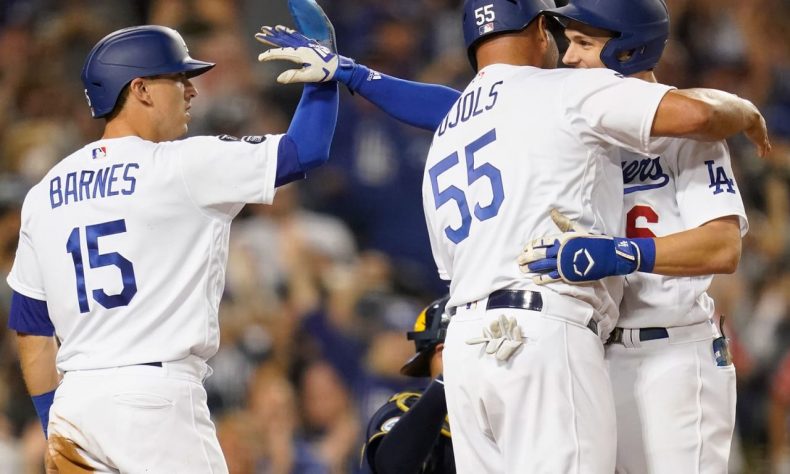 Por los Cerveceros, el dominicano Willy Adames de 5-1. Los venezolanos Avisaíl García de 5-0; Eduardo Escobar de 4-2, con dos anotadas y una producida; Omar Narváez de 4-0, con una impulsada. El mexicano Luis Urías de 4-2, con una anotada y una remolcada.
