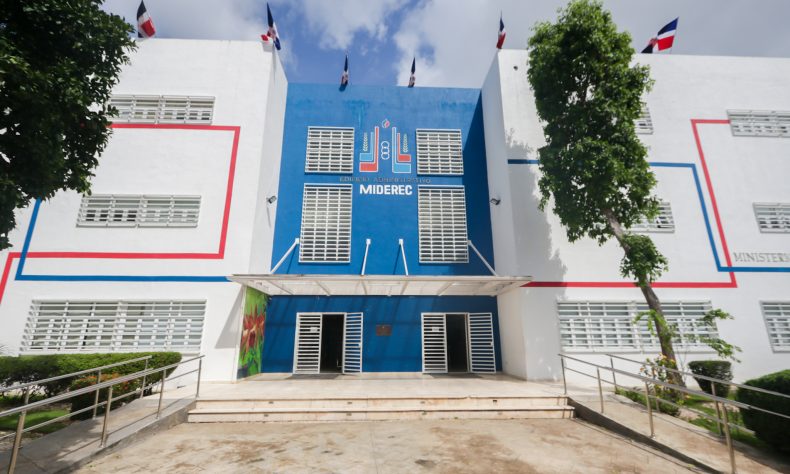 El evento que se desarrolló desde el viernes 27 al domingo 29 de agosto, también incluyó la celebración de un ‘derby’ de cuadrangulares; así como partidos de béisbol y softbol de viejas glorias que enfrentó a residentes en el municipio con nativos que viven en el extranjero.