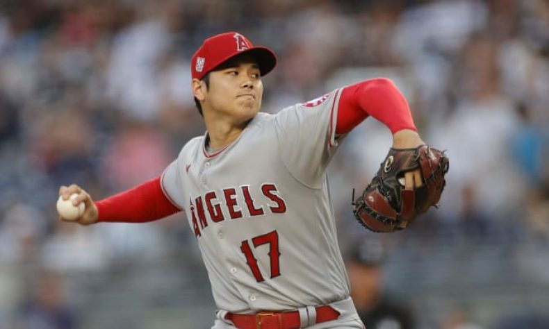 Shohei Ohtani no hará la apertura que tenía pautada ante los Yankes el martes luego de ser golpeado en la mano derecha mientras hacía swing durante el juego del sábado contra los Padres.