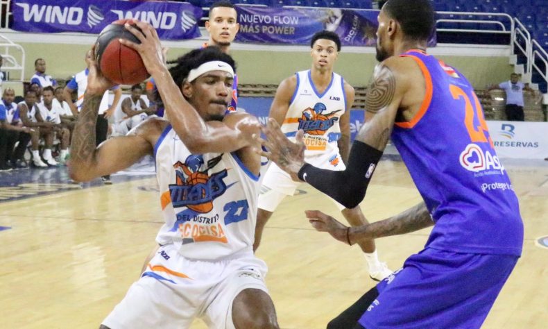 Titanes derrotan 87-74 a los Reales de La Vega