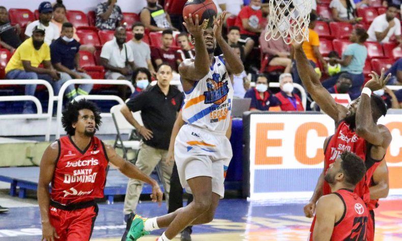 Titanes ganan su cuarto juego en hilo.