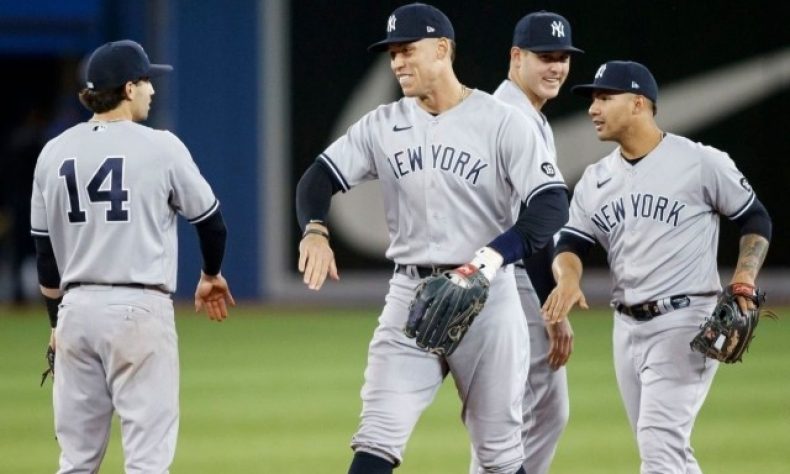 Éstos sería un cuádruple empate por el puesto de la Ronda de Comodín y se enfrentarían. Los equipos estarían sembrados en el siguiente orden: Red Sox, Azulejos, Yankees y Marineros; significando que Red Sox y Azulejos podrían recibir a los otros dos el lunes en alguna combinación y los dos ganadores avanzarían. Fuente: Al Bat