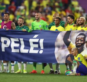 Tras la victoria Brasil manda ánimos a Pelé, cuyo estado de salud preocupa